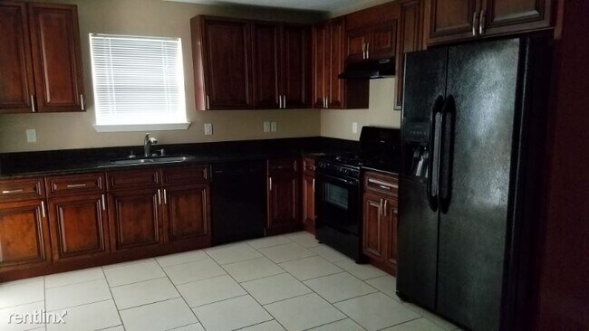 Building Photo - 3 br, 2 bath House - 3220 Dauterive Dr