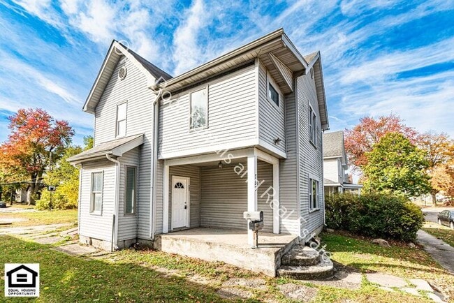 Building Photo - 731 3rd St