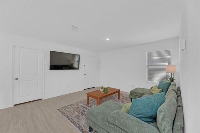 Foto del edificio - 353 Marty Allen Lp