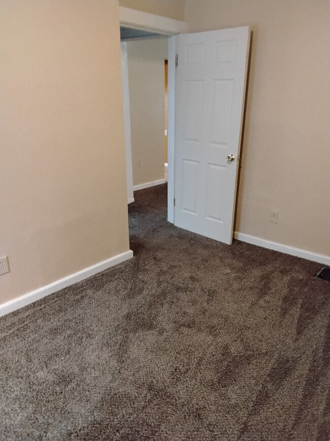 Building Photo - 76 N Hatfield St