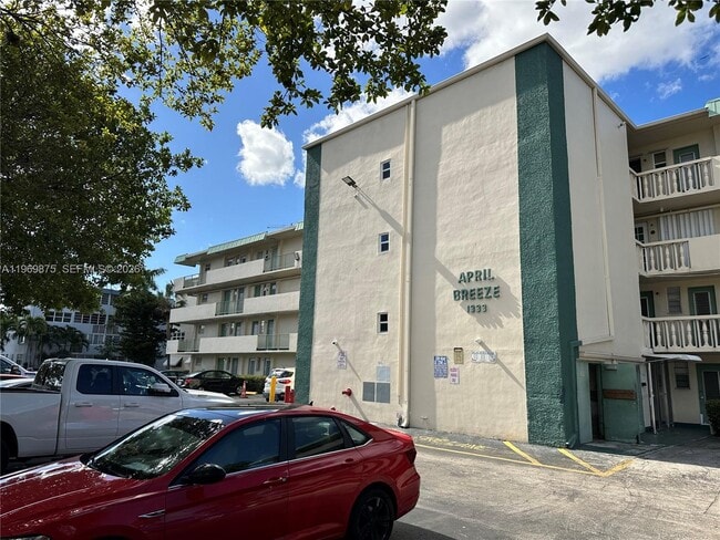 Building Photo - 1333 E Hallandale Beach Blvd