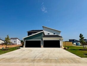 Building Photo - 1700 SW Poigai Wy