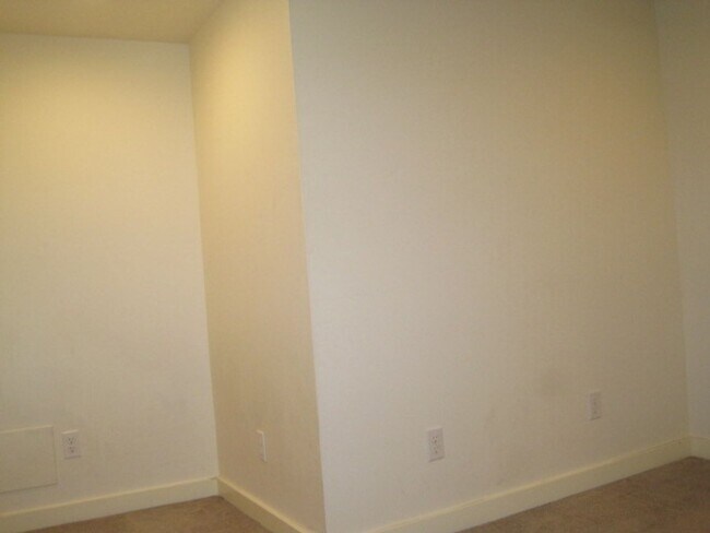 Building Photo - 4736