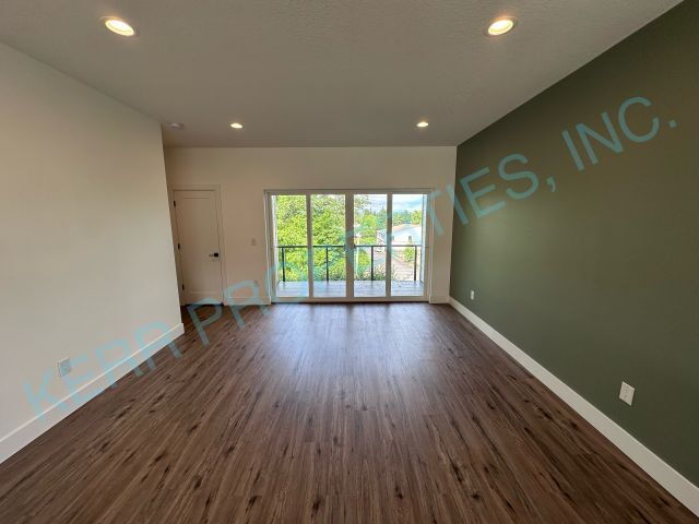 Building Photo - LOCATING OCCUPANTS FOR THE HOMEOWNERS! Charming 3-Bed Home with 3.5 Baths in Vibrant NE Portland ...