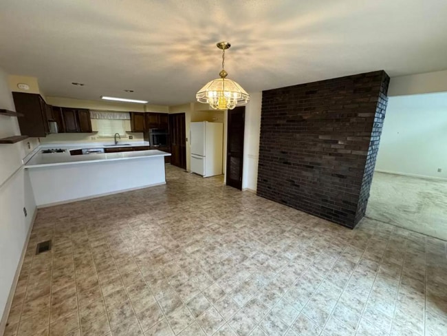 Building Photo - 61 Herlou Dr