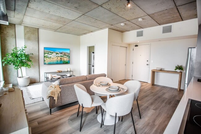 Photo du bâtiment - Jade Apartments