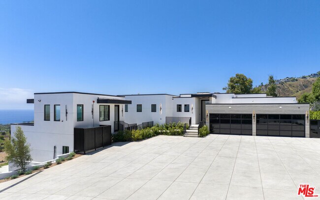 Foto del edificio - 29623 Cuthbert Rd