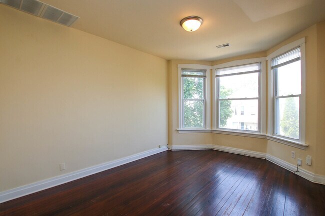 Foto del edificio - 2707 N Ridgeway Ave