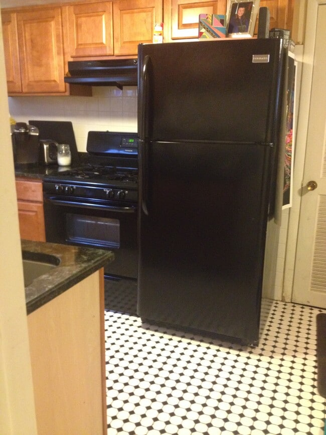 Building Photo - 1118 Garnett Pl