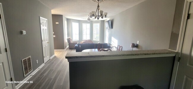 Sala de estar y comedor n.º 2 - 140 Brentwood Dr