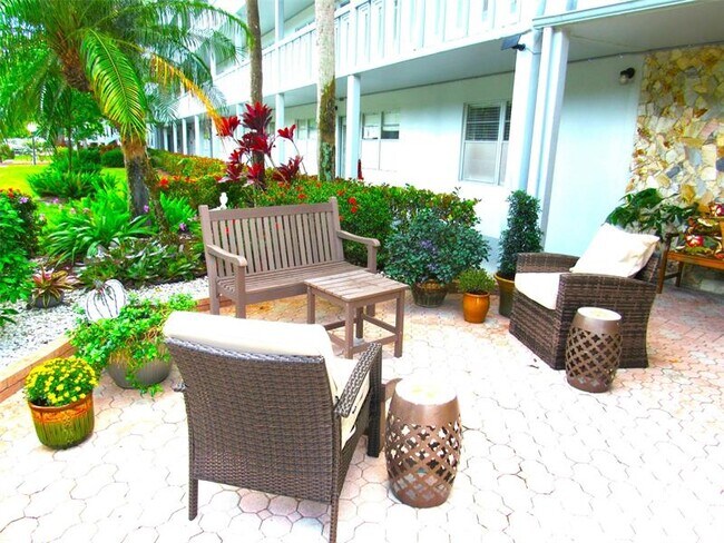 Building Photo - 3001 Portofino Isle
