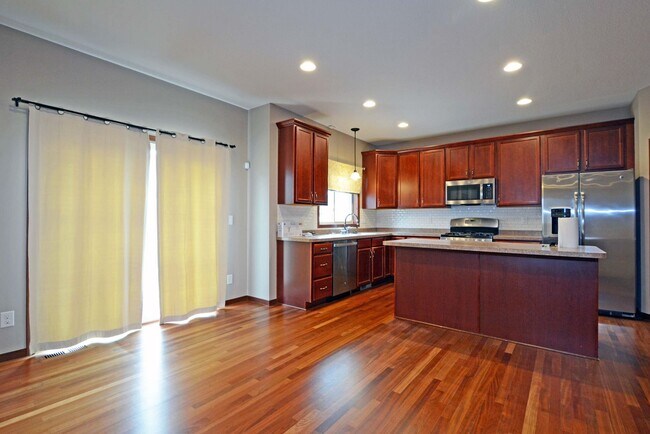 Foto del edificio - Spacious 4-Bed 4-Bath Home in Shakopee - Available Now!