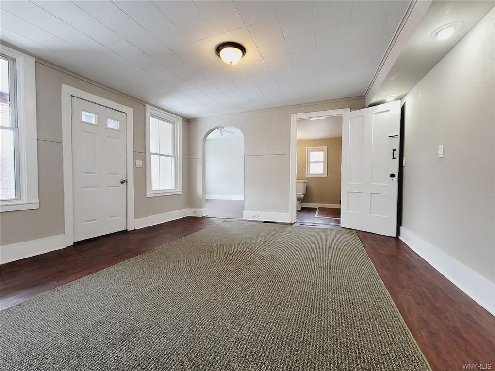 Entry - 23 Pleasant St