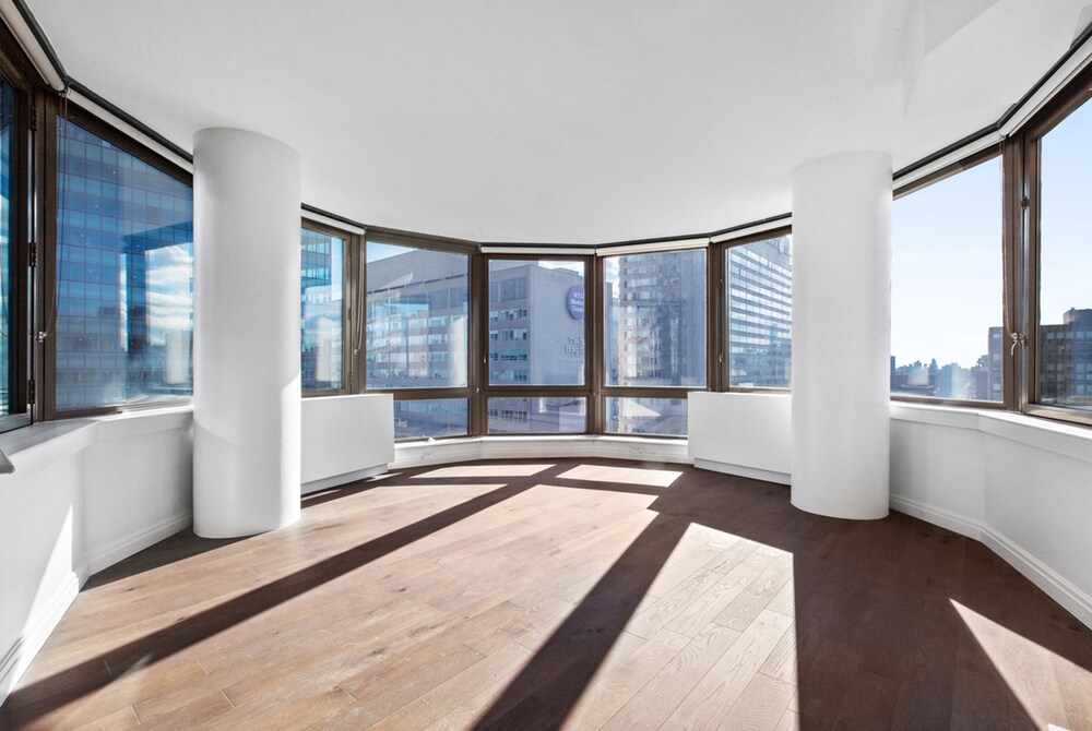 Foto principal - 325 E 33rd St