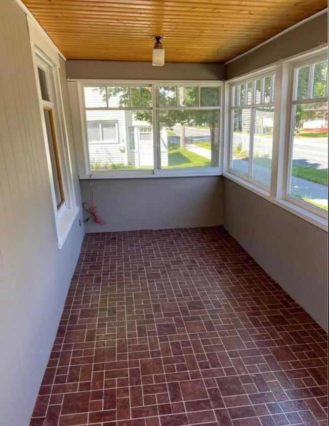 Building Photo - 116 Greenwood Dr