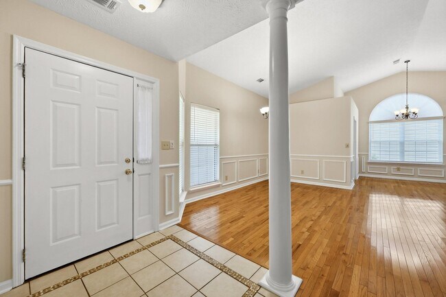 Building Photo - 3013 Redbud Ct
