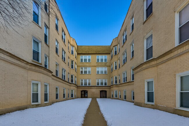 Foto del edificio - 6321 N Artesian Ave