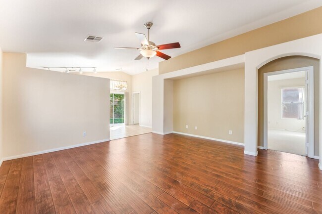 Foto del edificio - Timeless Single-Story in Gated Community!