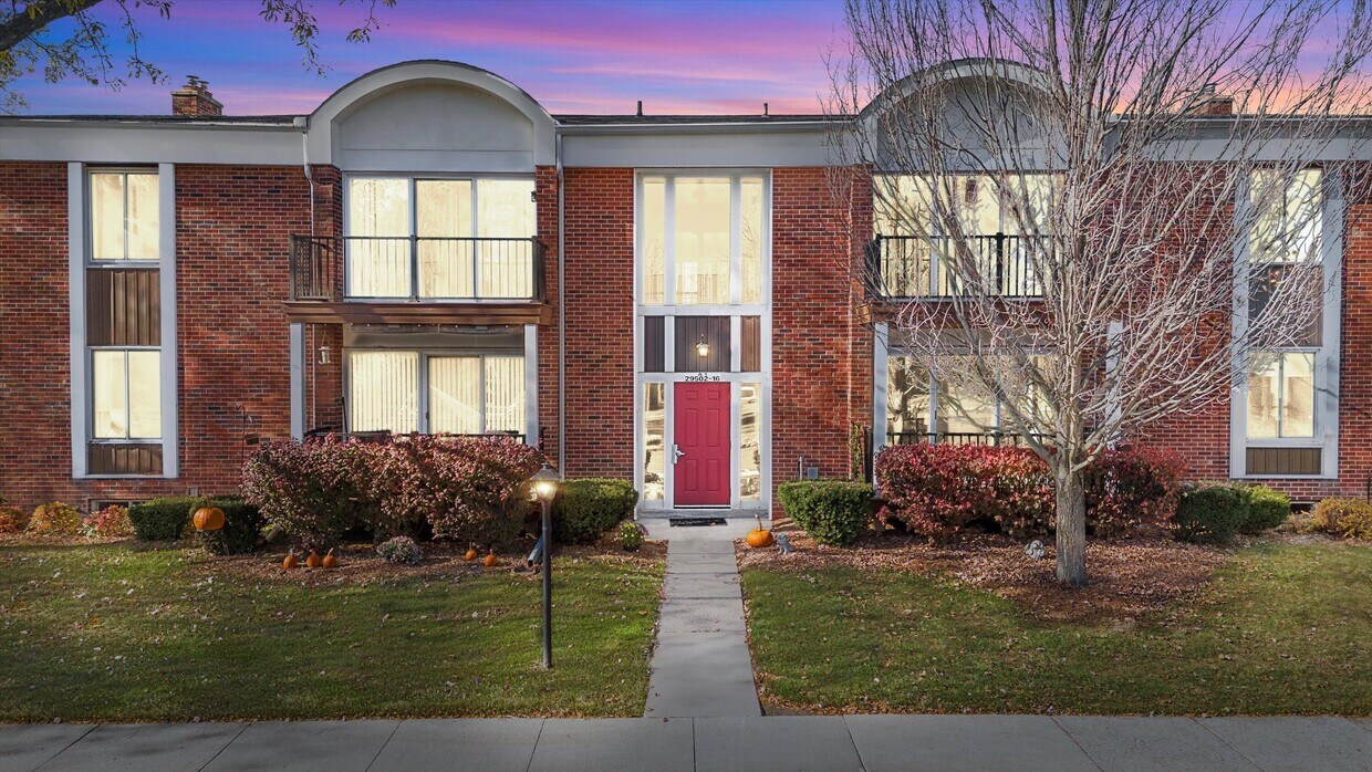 Primary Photo - 29516 Bobrich St