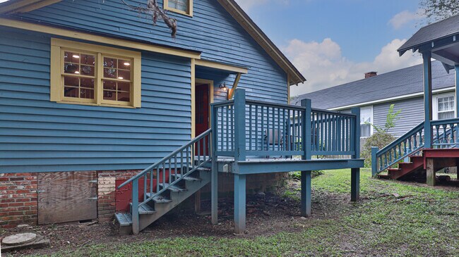 Building Photo - 106 5th St