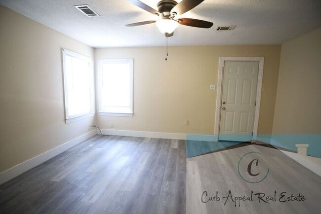 Building Photo - 1 bed / 1 bath apartment - $800