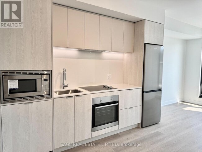 Building Photo - 86 Dundas St E