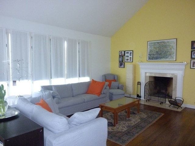 Building Photo - 305 Cobblestone Ct