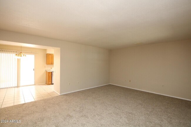 Building Photo - 16854 N Meadow Park Dr