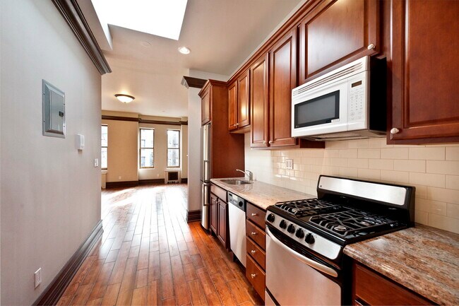 Foto del edificio - 48 Hamilton Pl