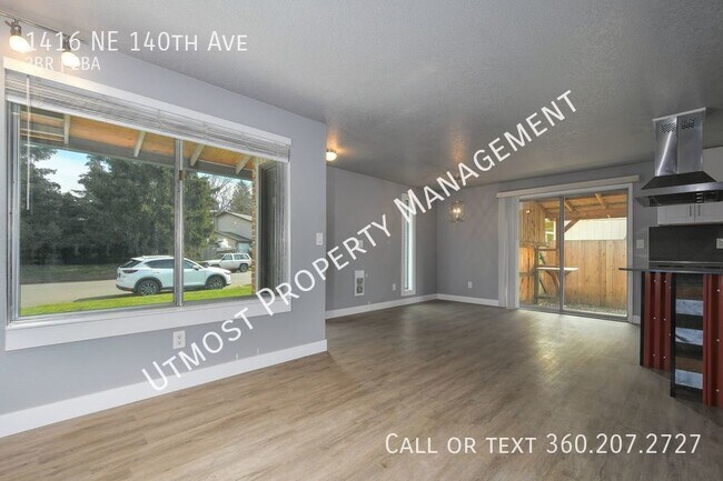 Building Photo - Cute Renovated 2BD 2BA Duplex in the North...