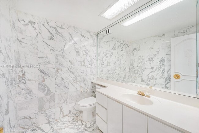 Building Photo - 5255 Collins Ave