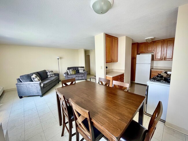 Dining Area - Capitol Green