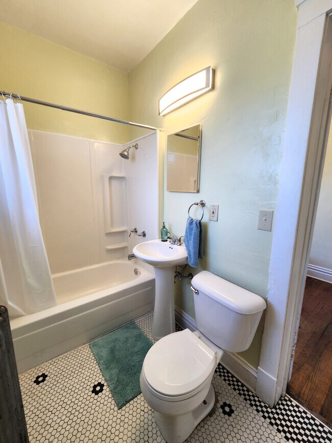 Building Photo - 407 Saint Patrick St