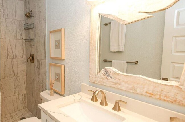 Foto del edificio - 104 Cove E
