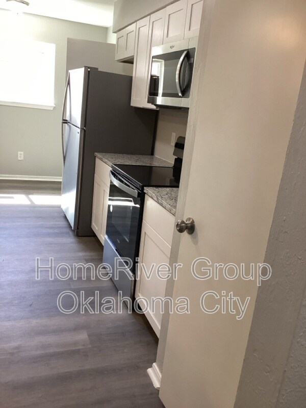 Foto del edificio - 5708 S Briarwood Dr
