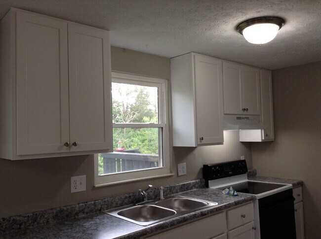 Foto del edificio - 4585 Lakeland Dr