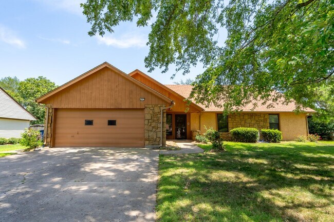 Foto del edificio - Absolute Rare Find! 6 Bedroom Home, Jenks ...