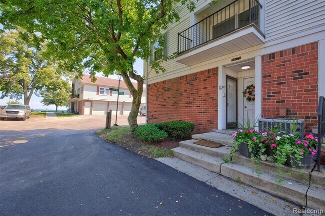 Foto del edificio - 26070 N Lake Dr