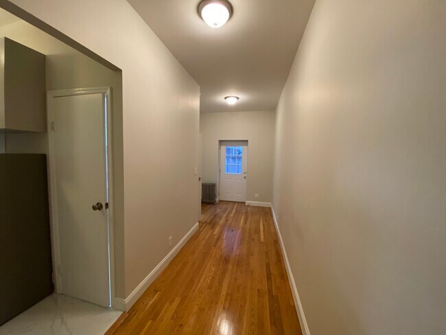 Foto del edificio - 446 E 78th St