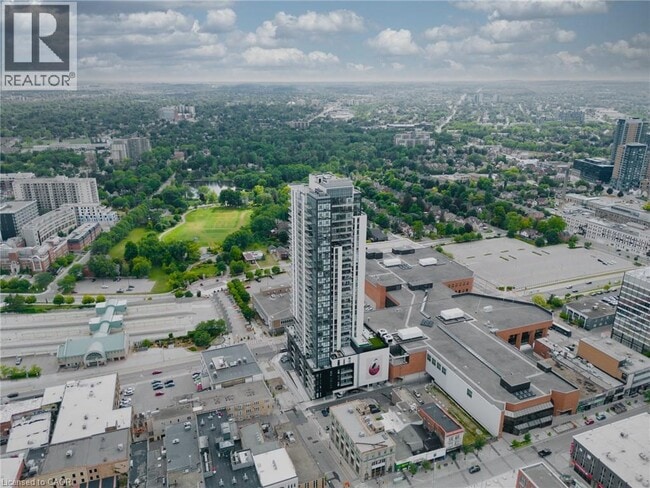 Building Photo - 60 Charles St W