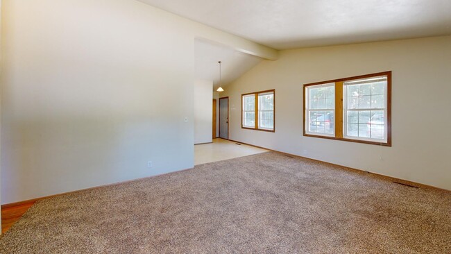 Building Photo - SPACIOUS 2 BEDROOM w/BASEMENT, AVAILABLE A...