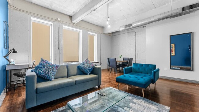 Building Photo - 500 S Ervay St