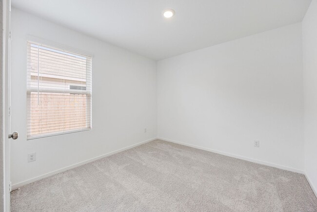 Foto del edificio - 25625 Rose Creek Dr