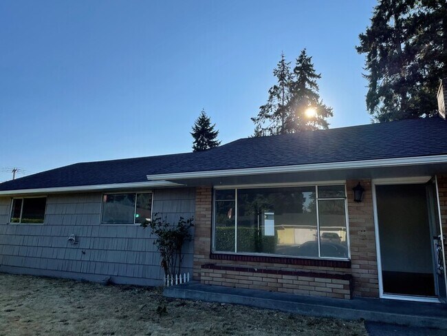 Building Photo - 9117 Thomas Ct SW