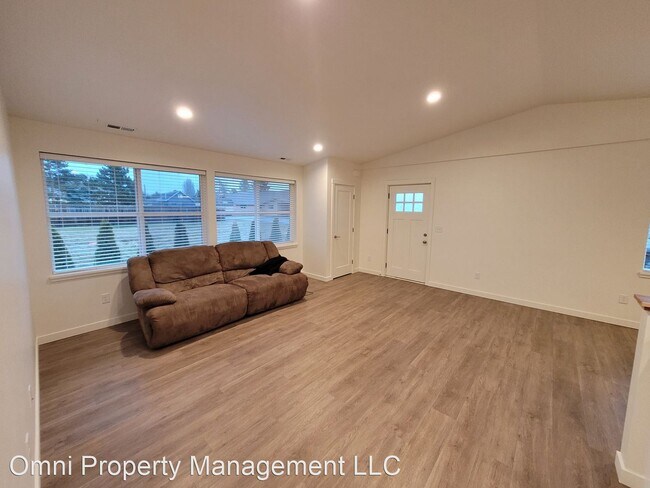 Foto del edificio - 3 br, 2 bath House - 689 F Street #102