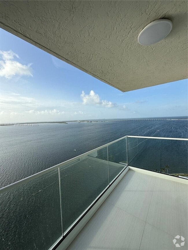 Building Photo - 800 Claughton Island Dr