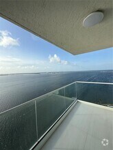 Building Photo - 800 Claughton Island Dr