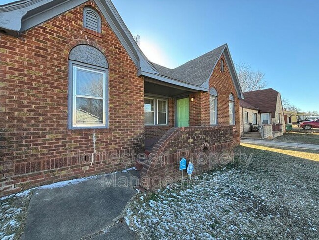 Building Photo - 1722 E Madison St