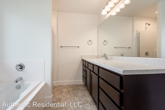 Building Photo - 4 br, 3.5 bath House - 149 N Stonegate Drive