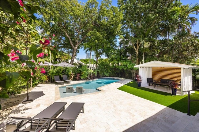 Foto del edificio - 141 SW 23rd Rd